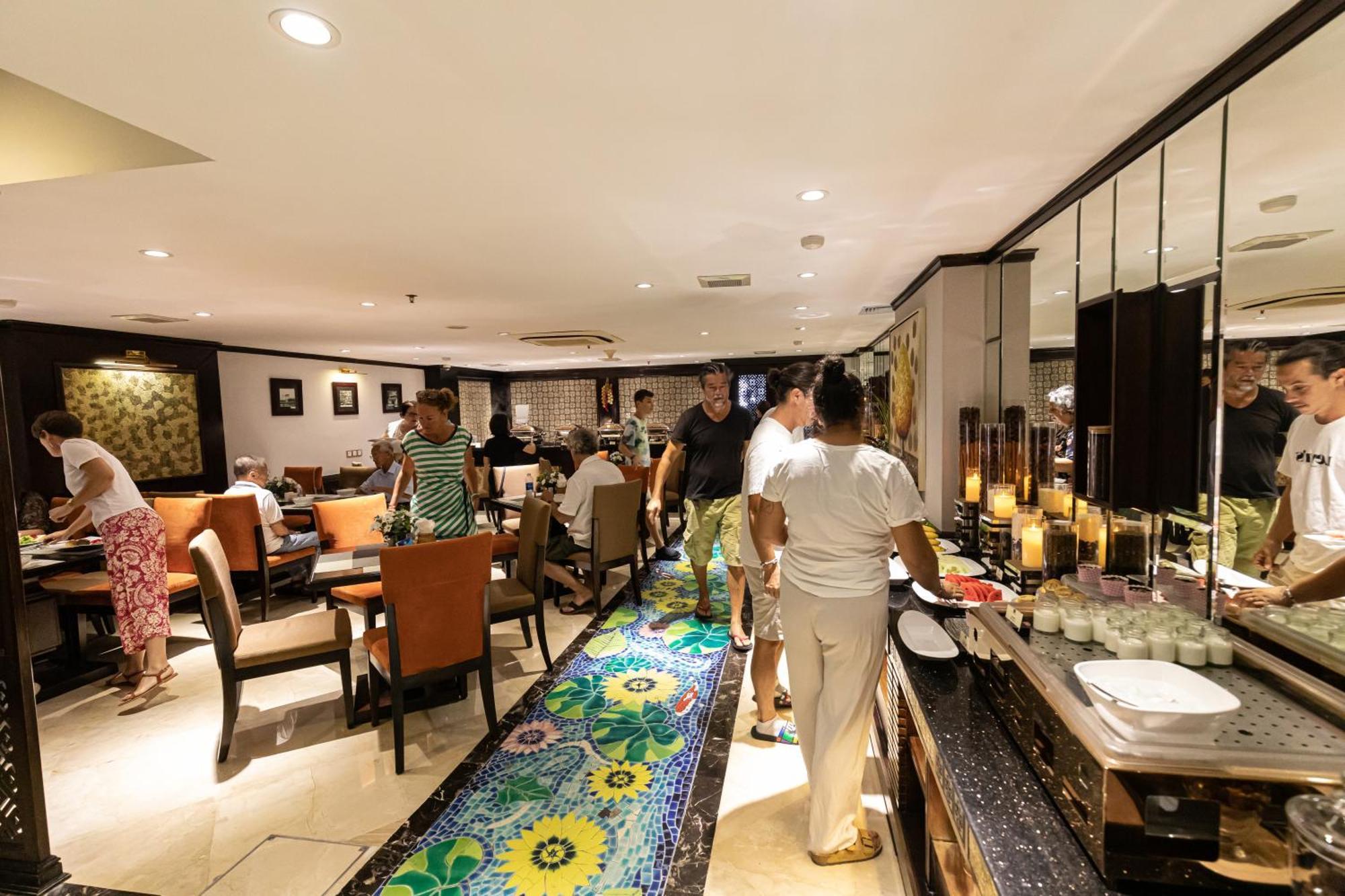 Khách sạn Golden Lotus Luxury