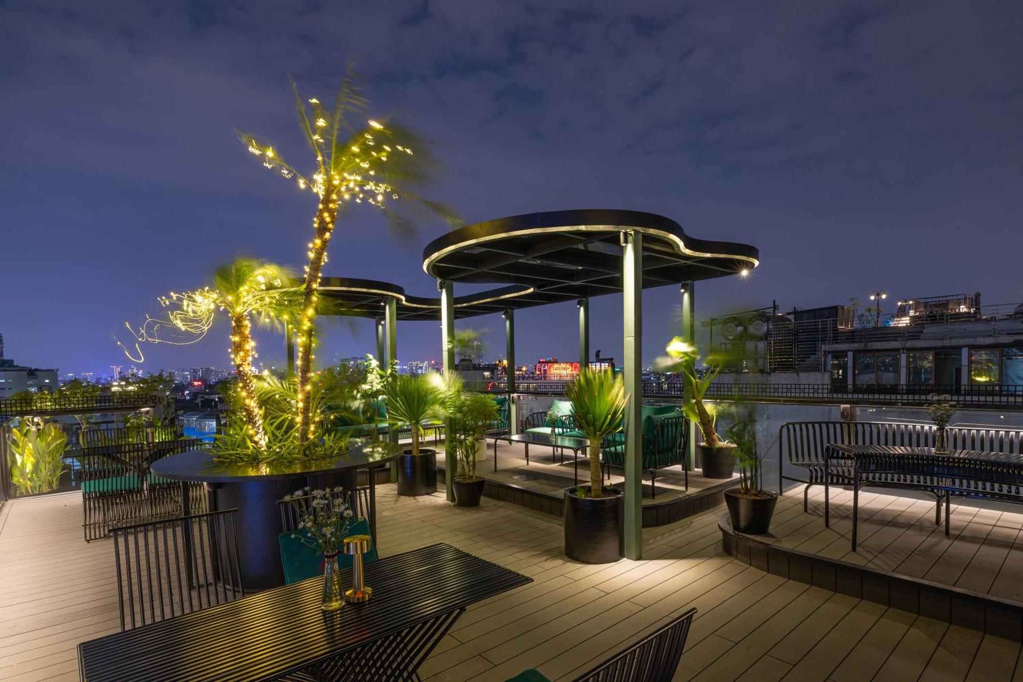 Golden Lotus Luxury Khách sạn 4*