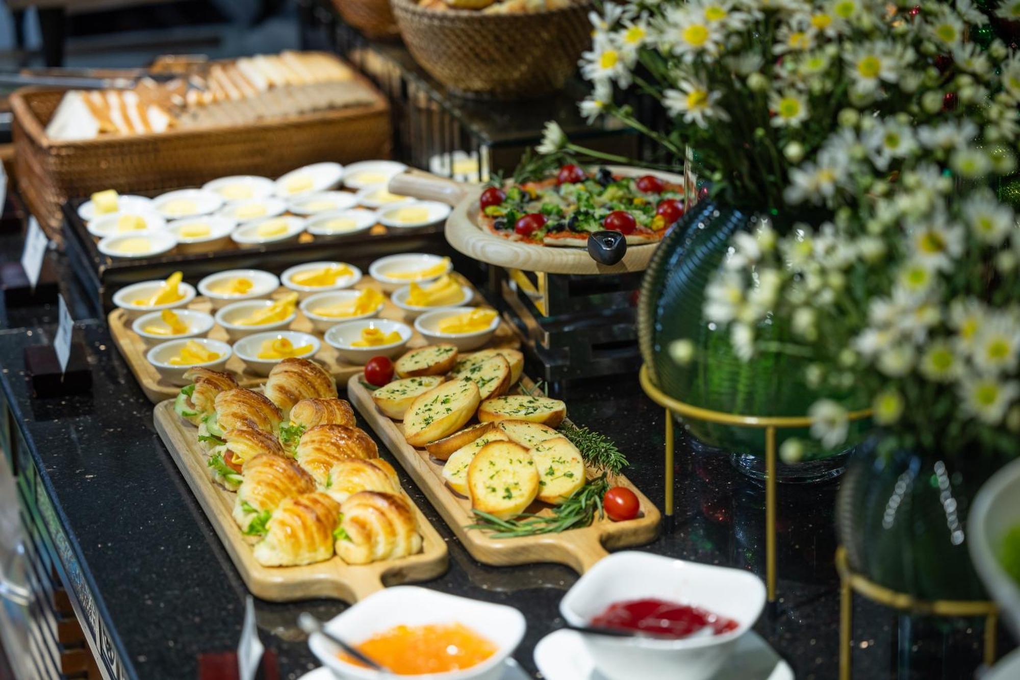 Khách sạn Golden Lotus Luxury